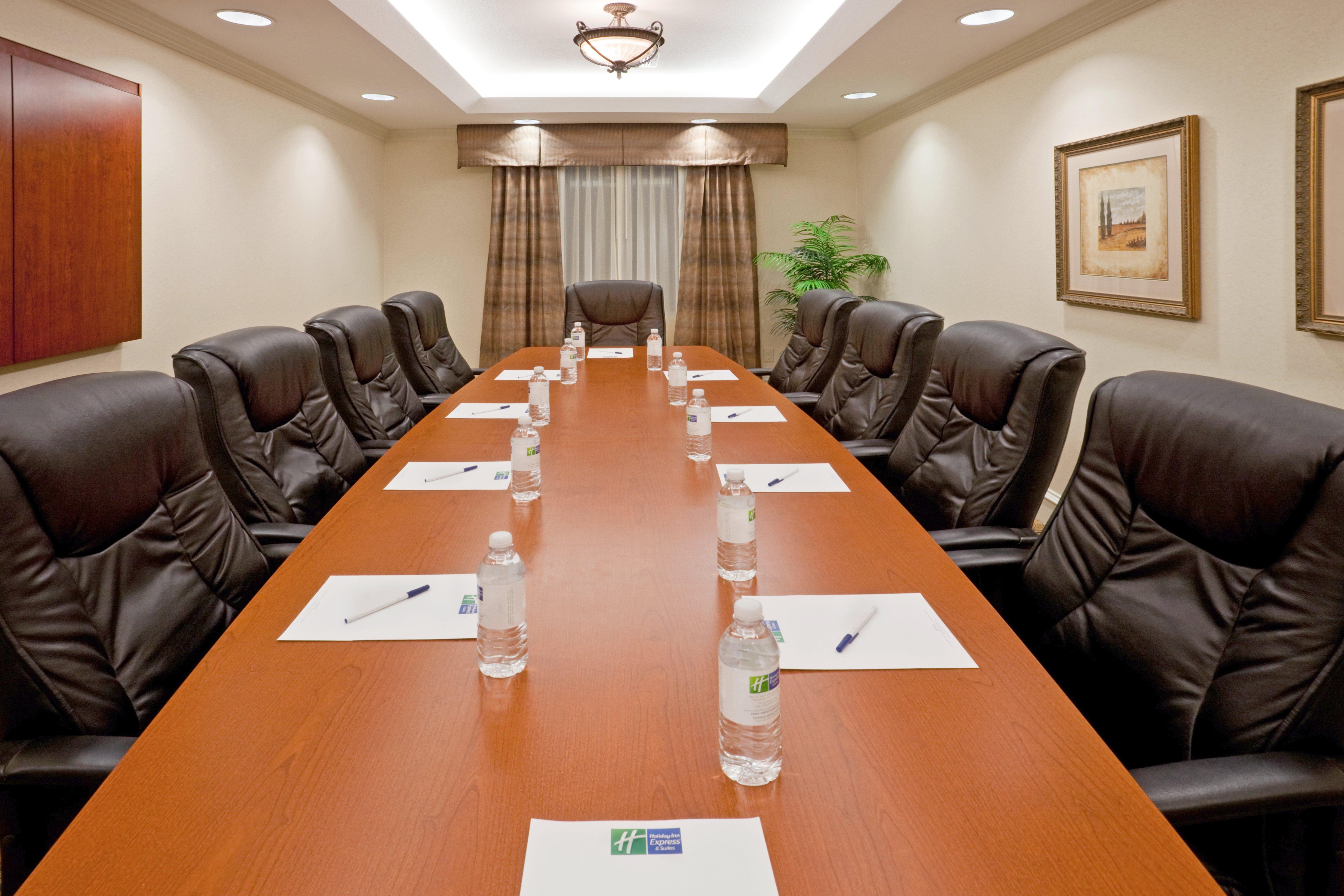 Holiday Inn Express & Suites Waxahachie By Ihg Exterior photo