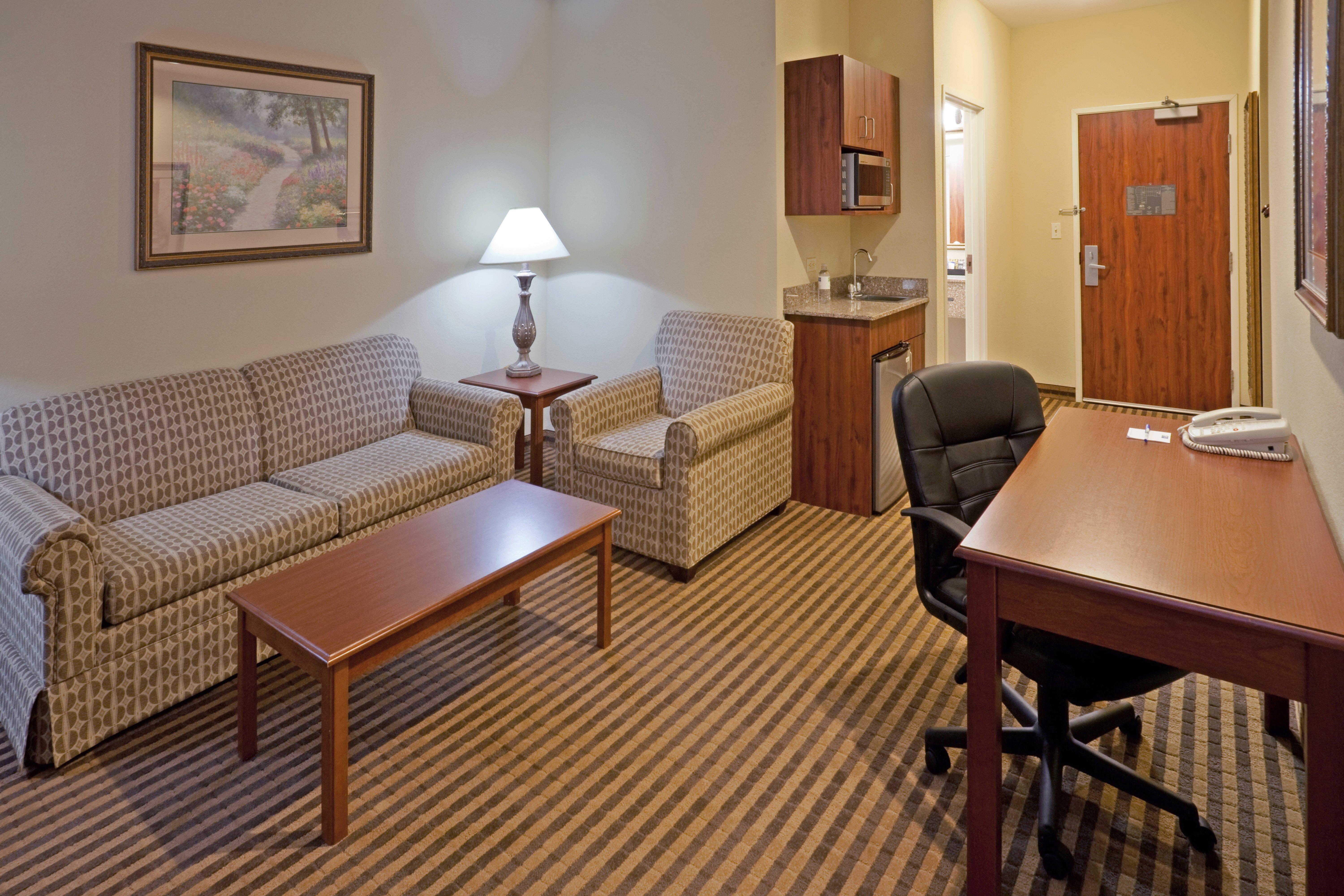 Holiday Inn Express & Suites Waxahachie By Ihg Exterior photo