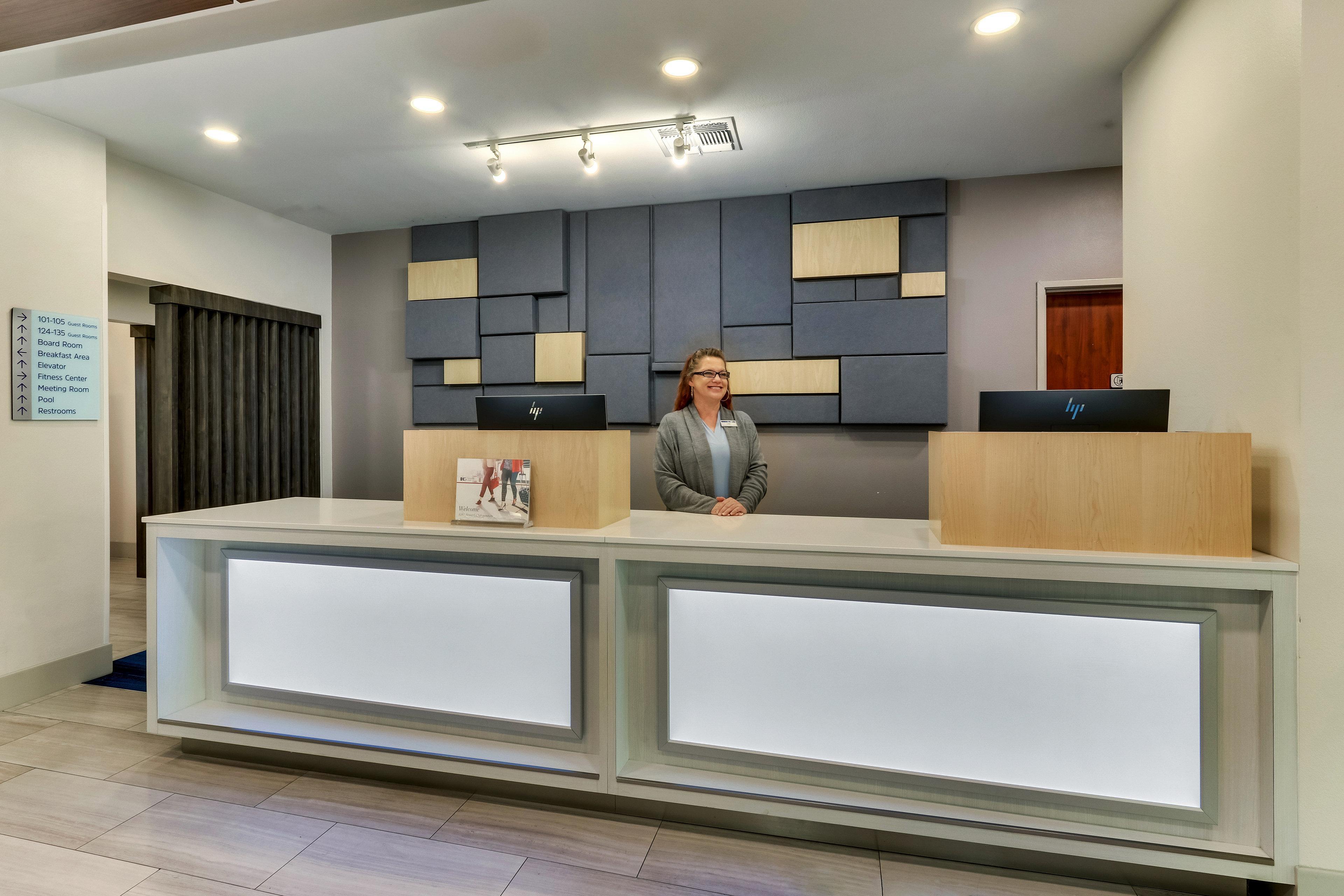 Holiday Inn Express & Suites Waxahachie By Ihg Exterior photo