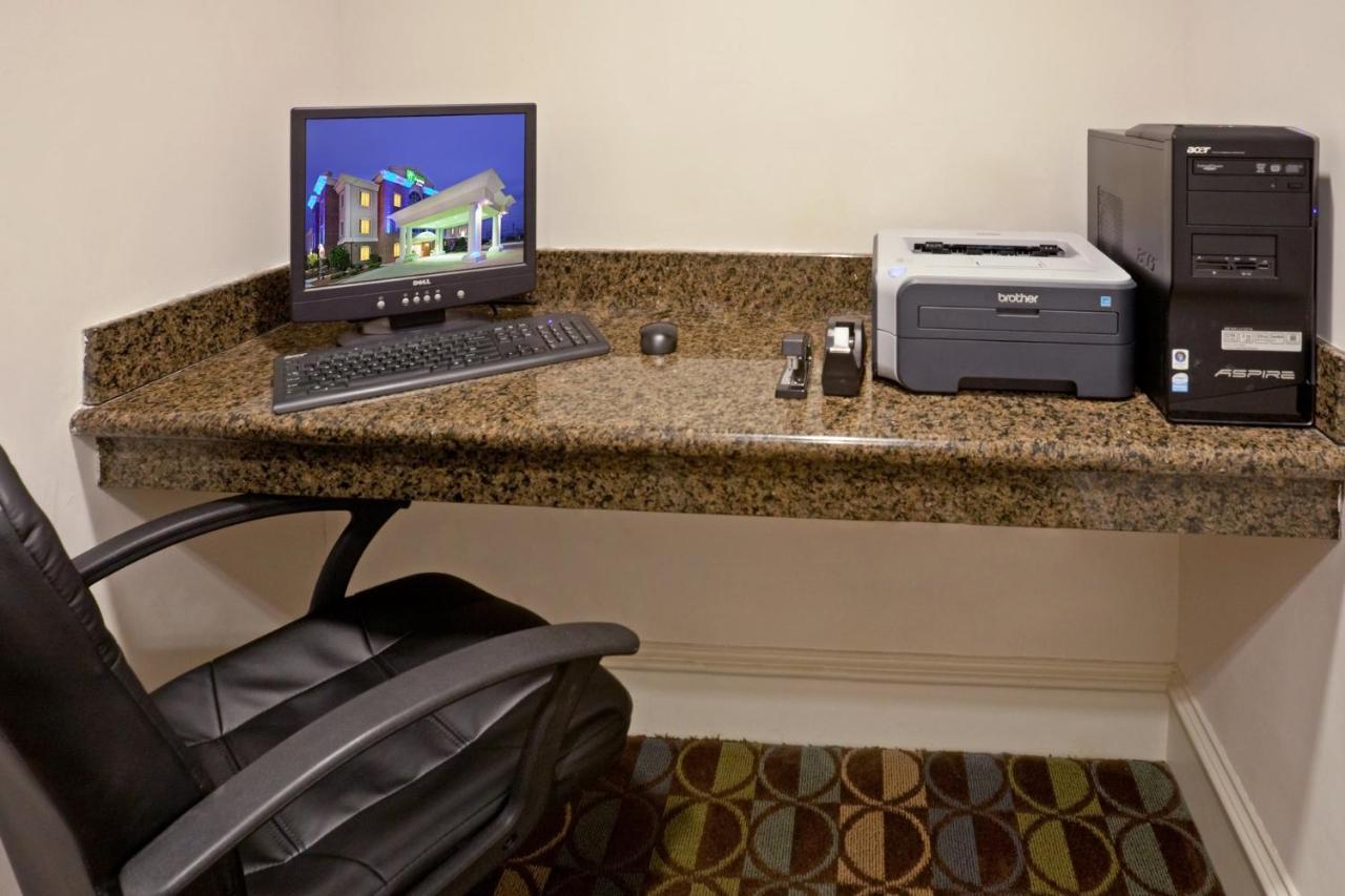 Holiday Inn Express & Suites Waxahachie By Ihg Exterior photo